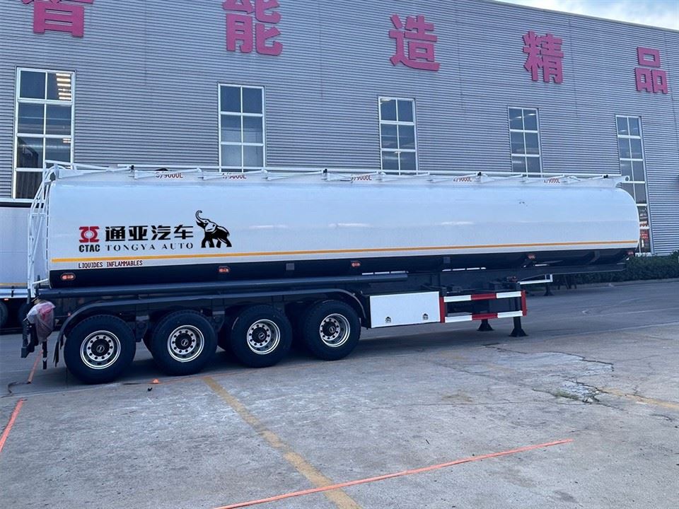 4 Treler Semi Tangki Bahan Api Axle untuk Dijual